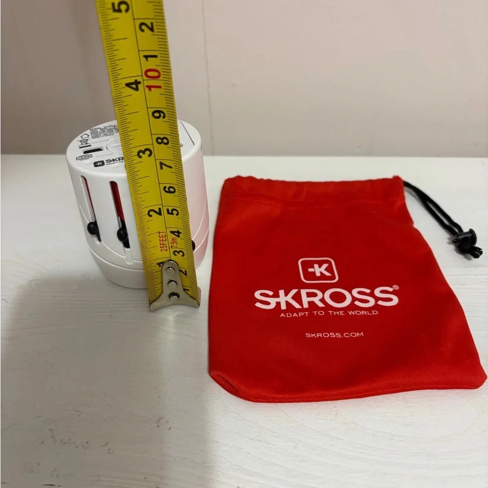 SKROSS Universal Travel Adapter